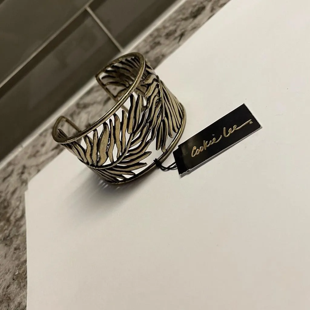 Cookie Lee NWT Leave Design Metal Bangle Bracelet MSRP $32 Nice Gift - Image 5