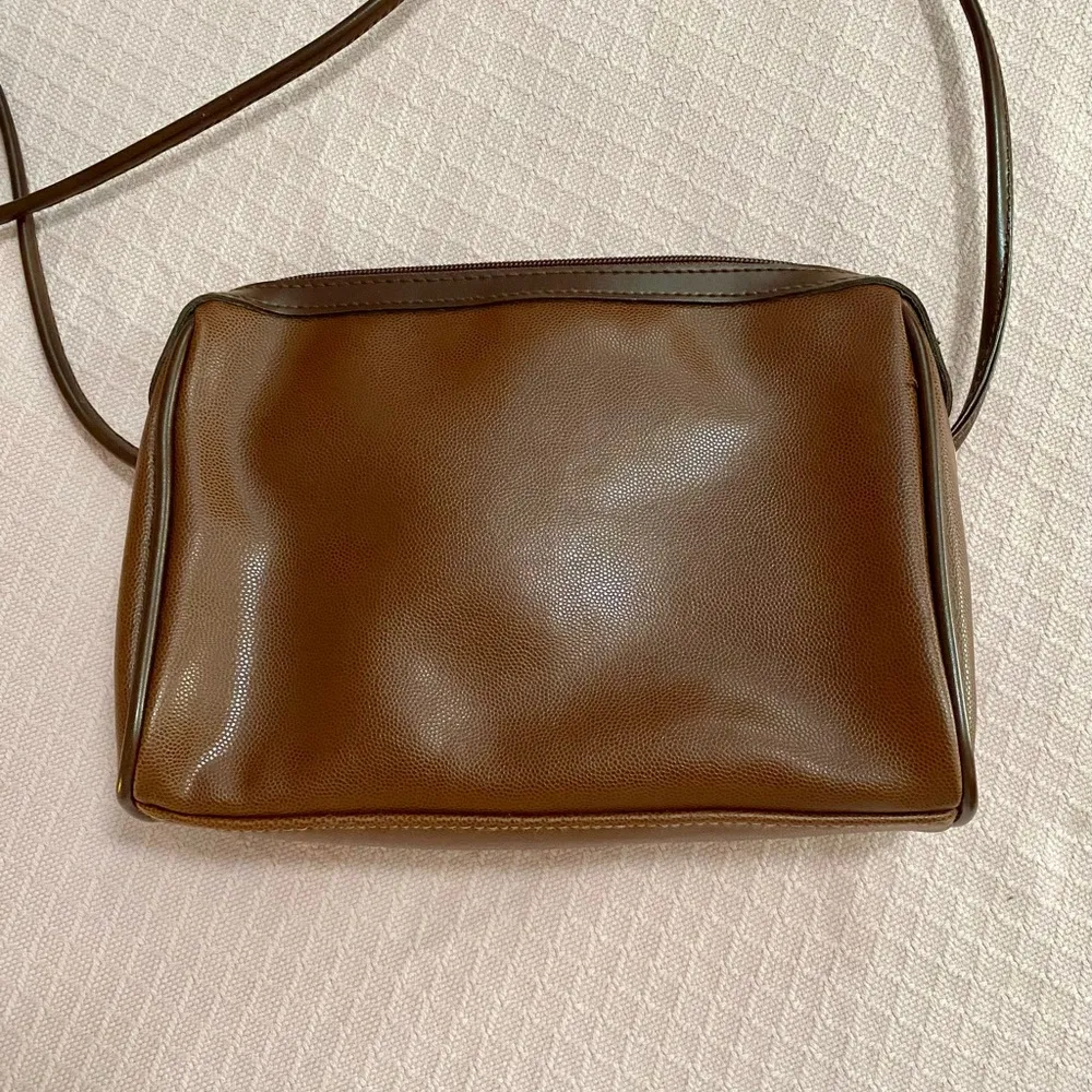 Liz Claiborne Medium Brown Crossbody with Dark Brown Trim and Two Twillies EUC - Image 6
