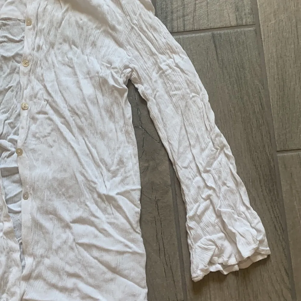 Lovers + friends white button front shirt - Image 3