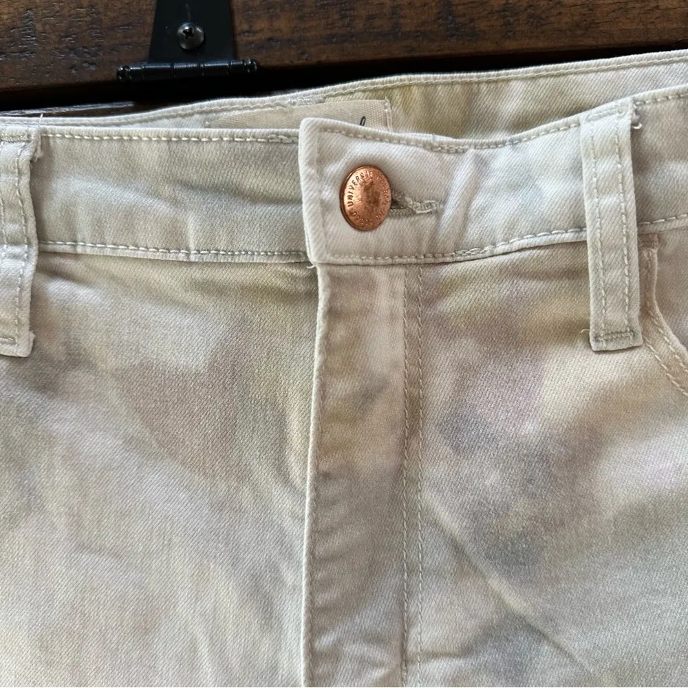 Universal Thread Cream Jean Shorts - Image 4