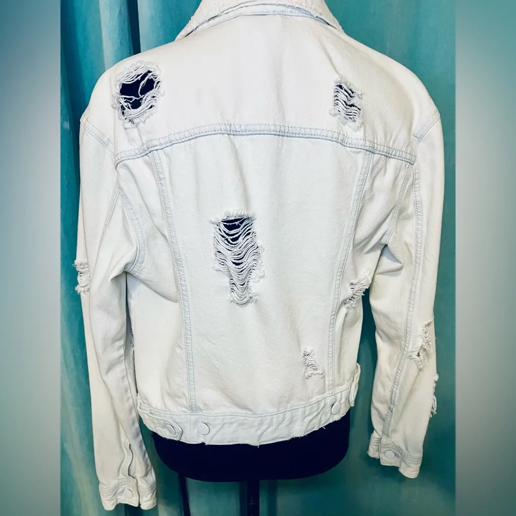 H&M Women’s Sz6 Light Jean Jacket Bleached Distressed Ripped W Pockets - Image 10