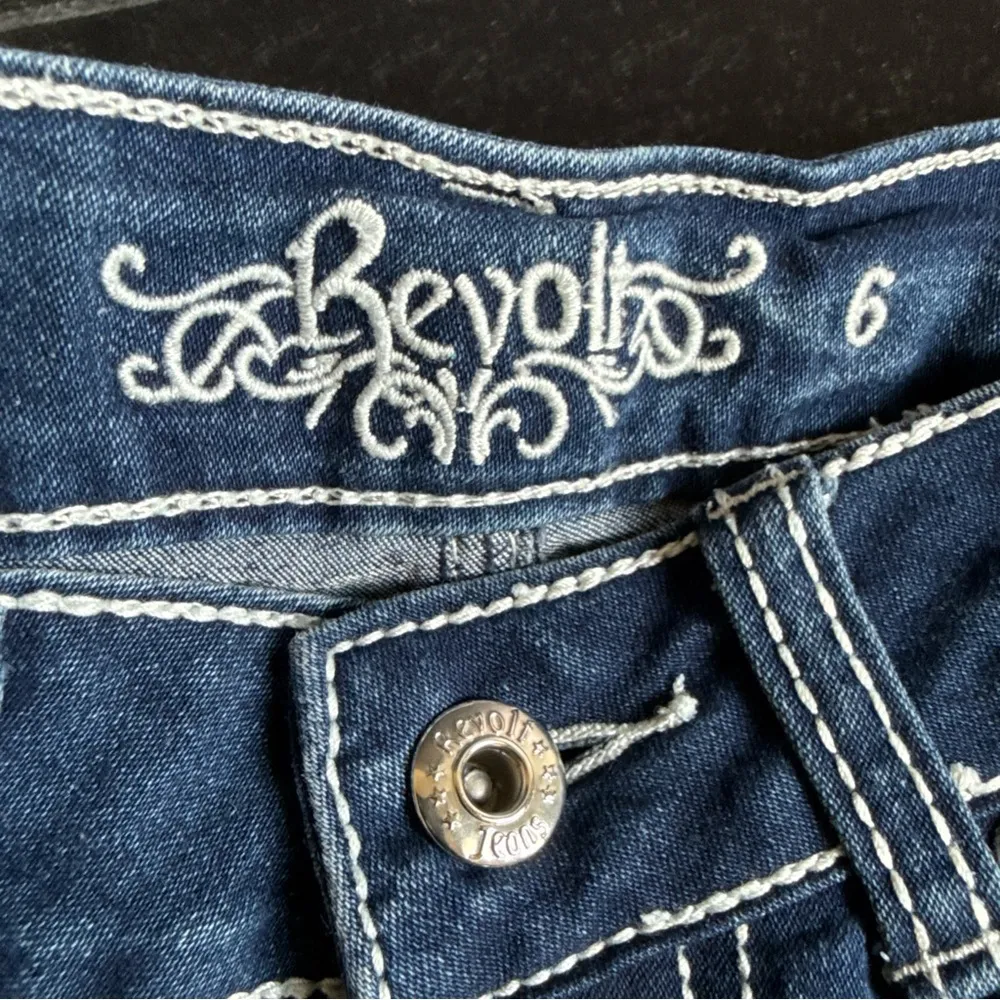 Revolt Women's Distressed Embroidered Jeweled Pocket Jeans Size 6 Blue - Image 10