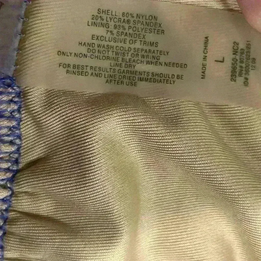 Victoria's Secret Bikini Swimsuit Top Only Halter Tie Purple Red No Pads Size L - Image 4