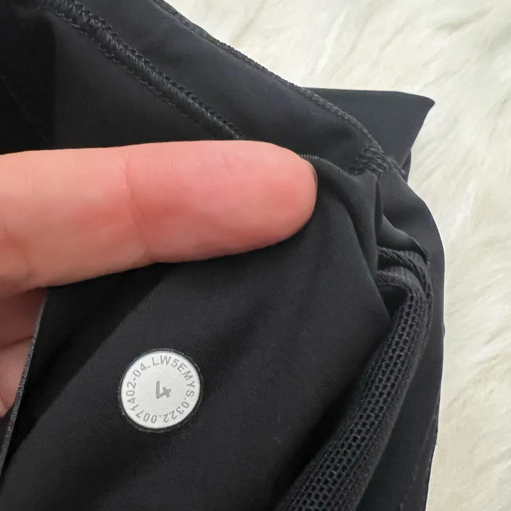 Lululemon Base Pace High Rise Reflective Tight 25” Black Size 4 - Image 5