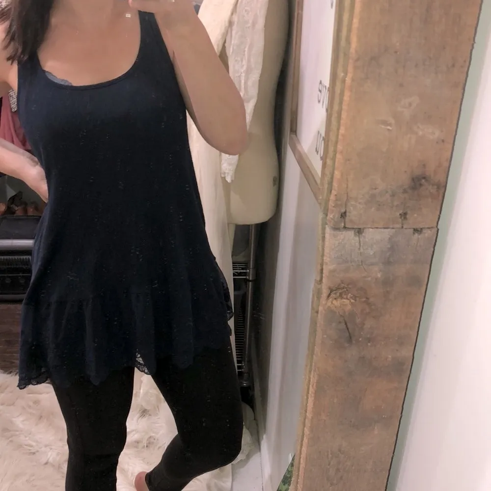 Umgee small sleeveless top with lace trim - Image 2