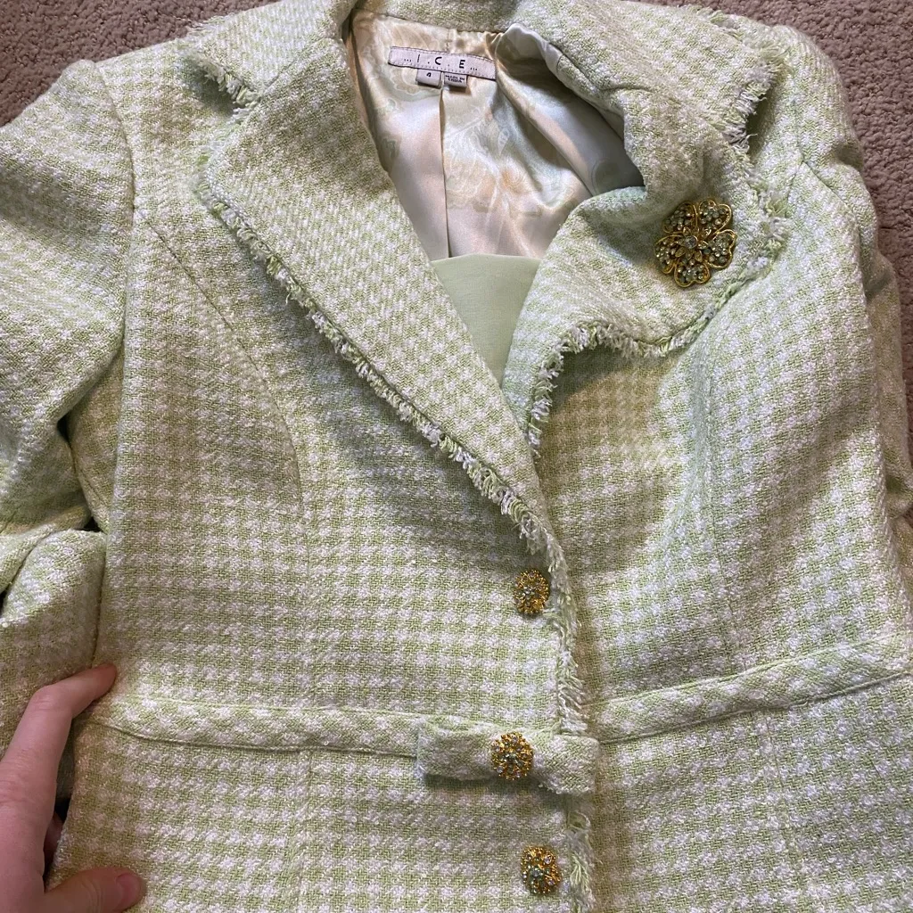 Y2K vintage Mint Green Tweed silk Blazer with Fringe Detail gold buttons Size 4 - Image 9