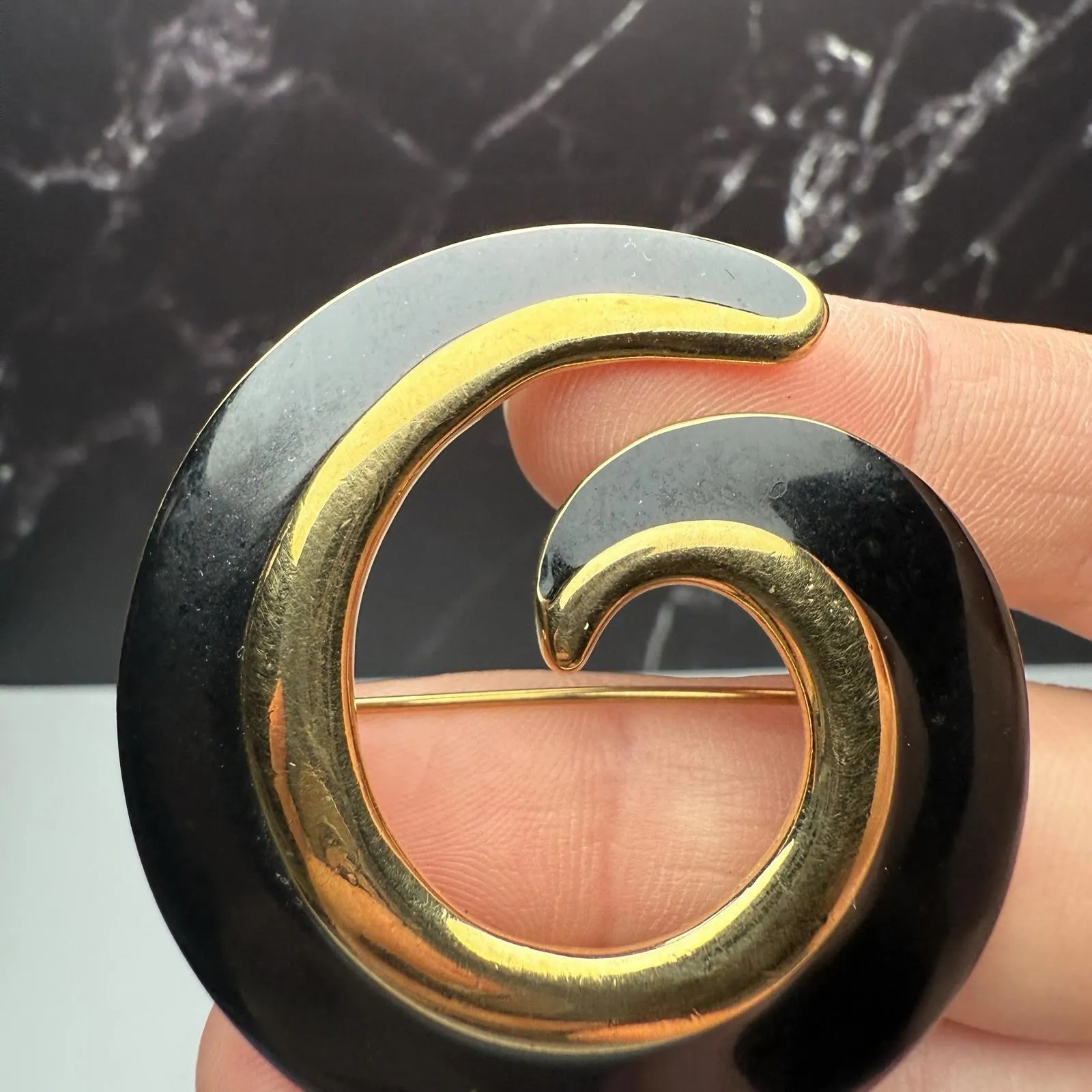 Monet Gold Tone Black Enamel Swirl Brooch Pin Signed Vintage - Image 11