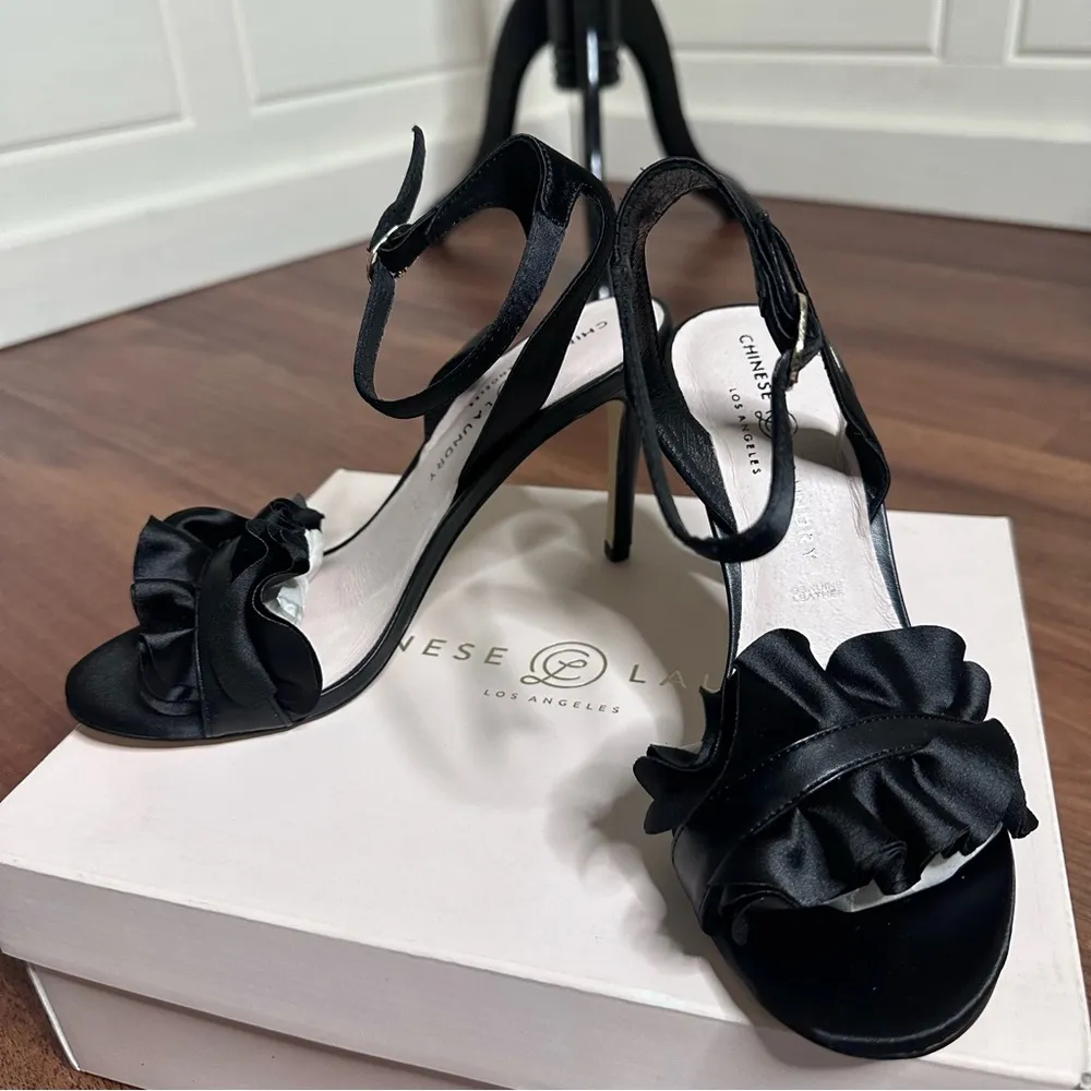 leather retro glam chic y2k open toe Satin Ruffle Heels Size 7 - Image 2