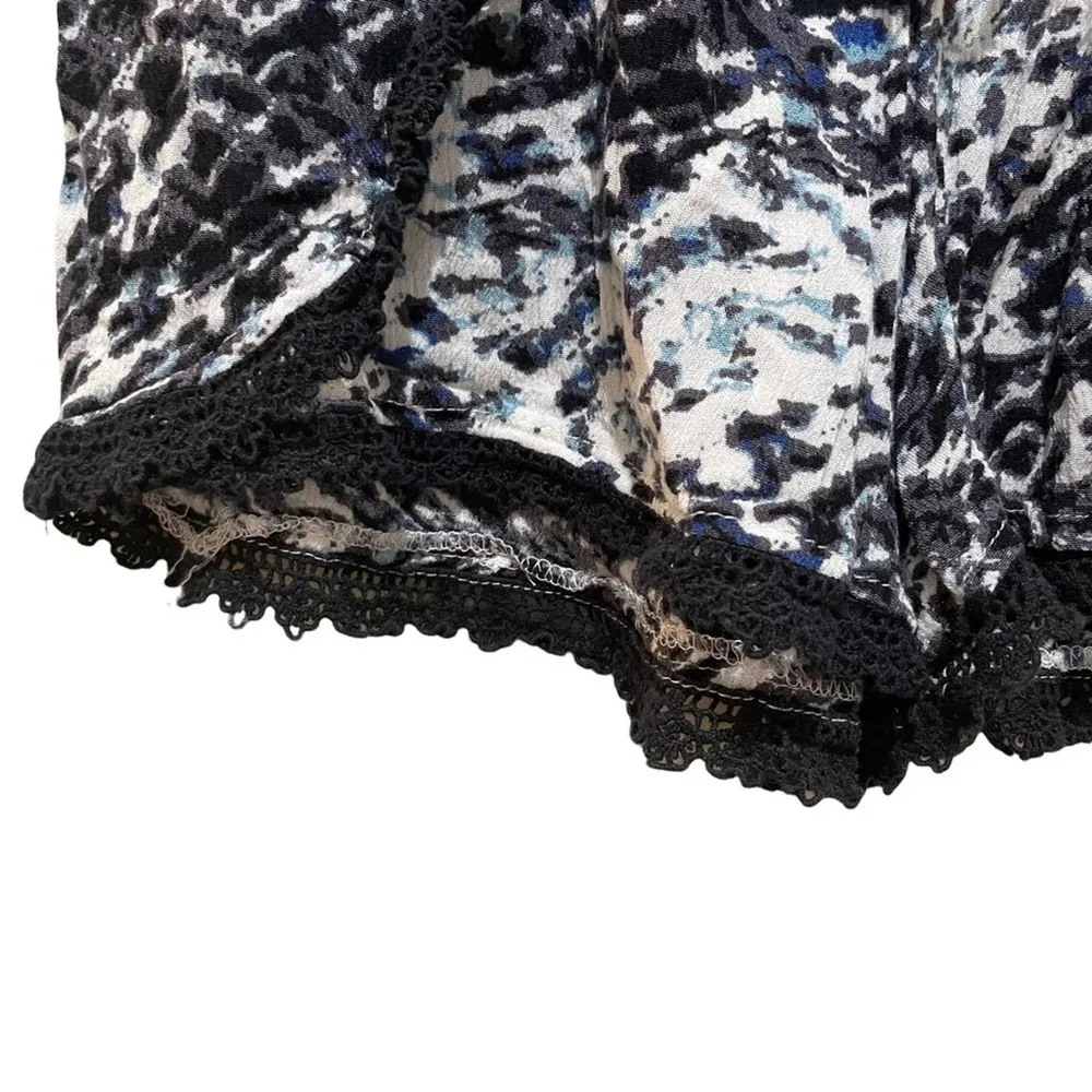 Mudd Printed Eyelet Lace Hem Shorts Black White Size Small - Image 2