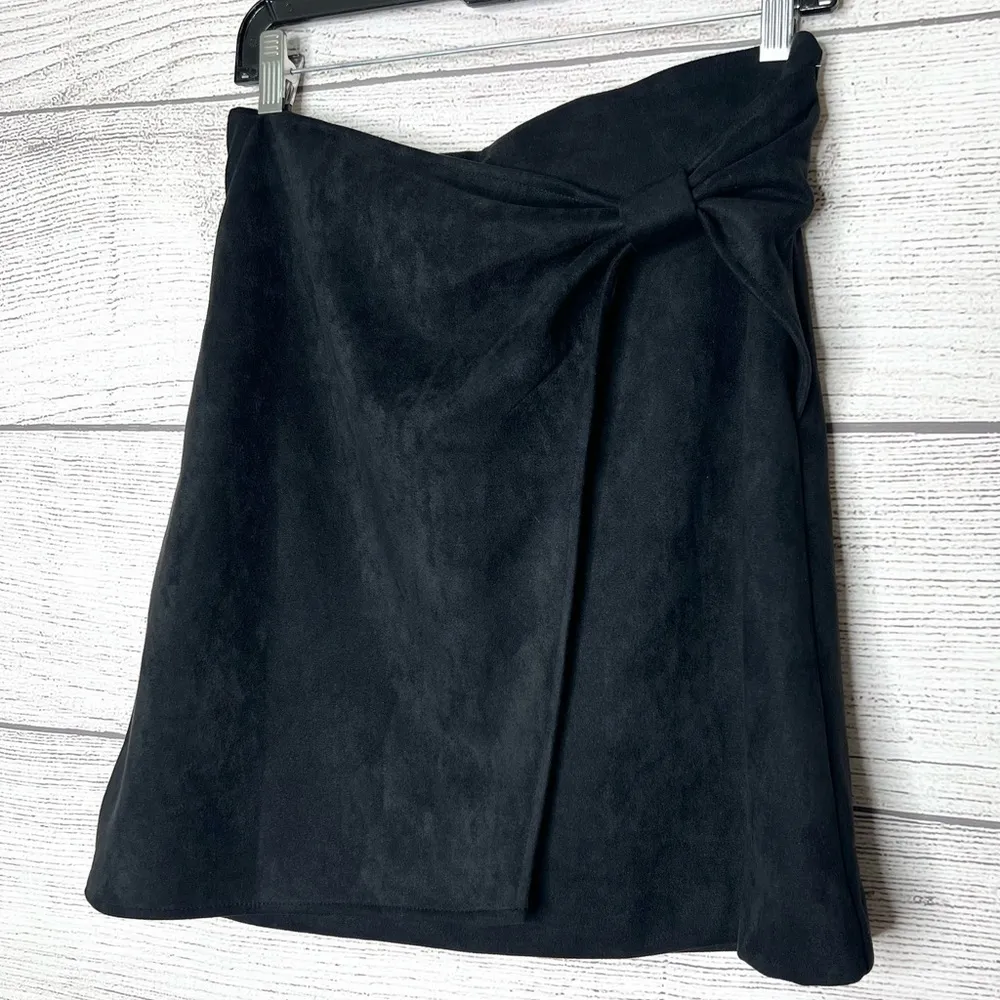 Cecelia Black Faux Suede Wrap Mini Skirt Size 2 - Image 2
