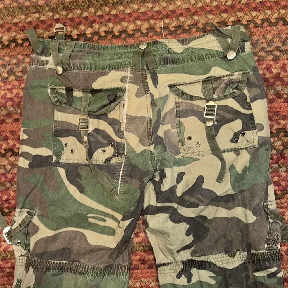 RETRO Y2K ARMY CAMO CARGO UTILITY CROP PANTS Green Size undefined - Image 6
