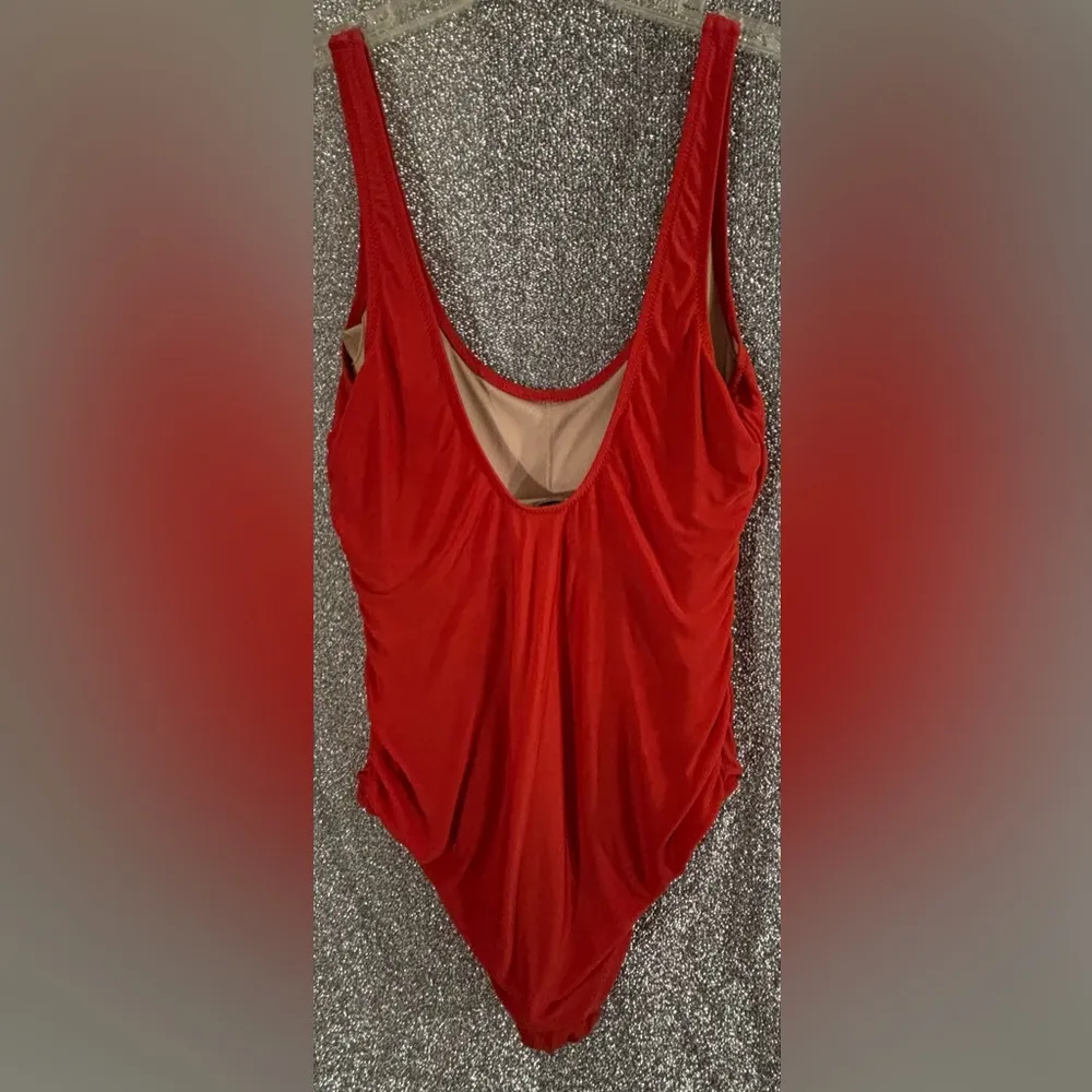 Make it fun print one-piece swimsuit in size M • old navy - Image 2