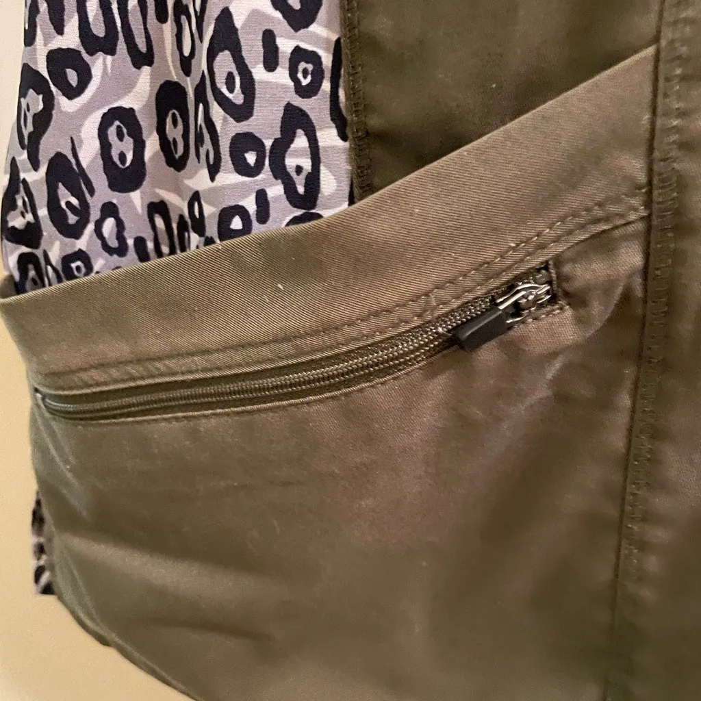 Grey's Anatomy Barco Scrub Top Mona Pockets Olive Animal Print Scrubs XS - Image 2