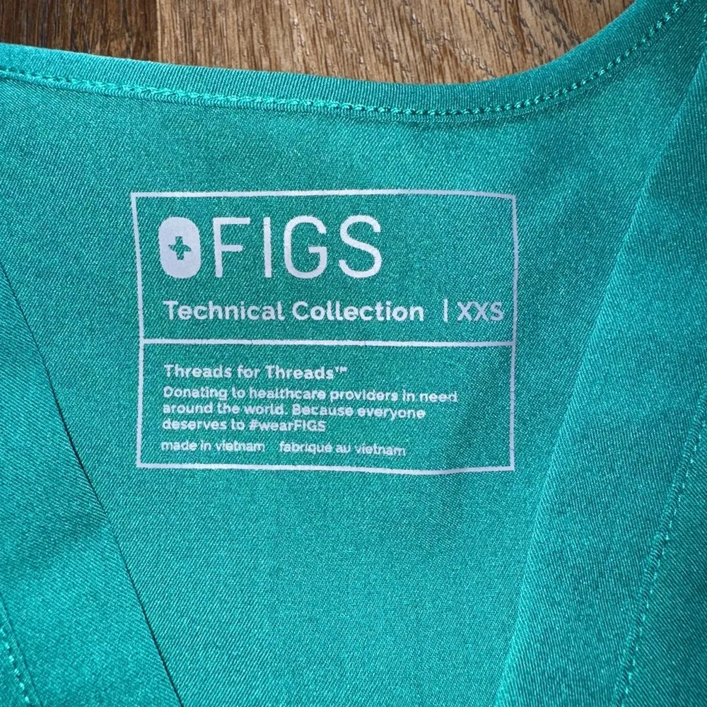 Figs Hunter Green Scrub Top - Image 10