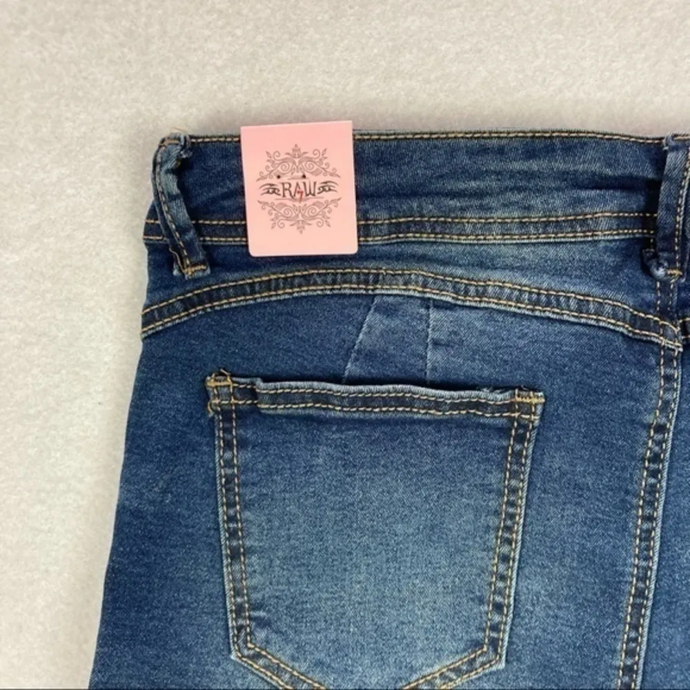 RAW Stretch Medium Wash Denim High Rise‎ Released Hem Short Blue Size undefined - Image 7