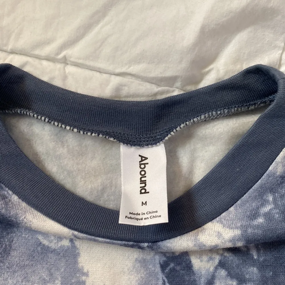 Blue and White Tie-Dye Sweatshirt - Image 4