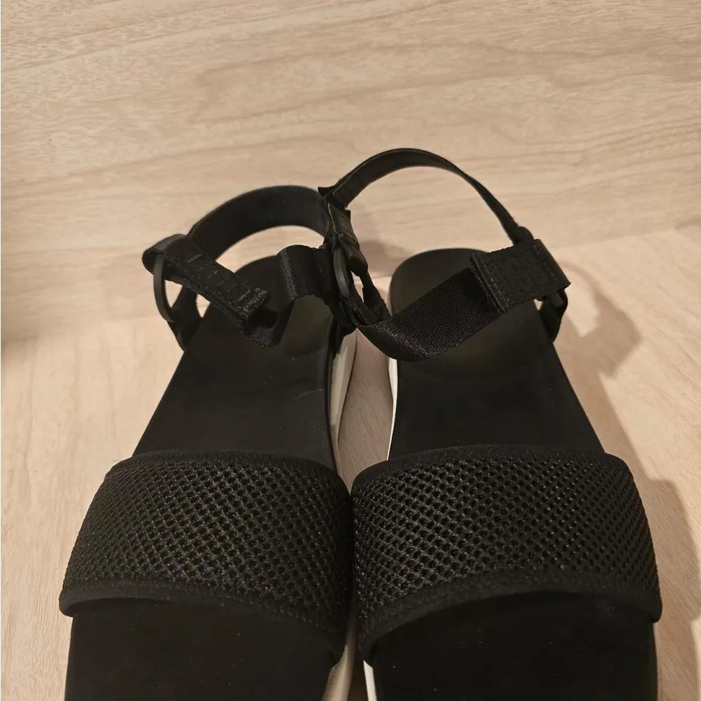 UGG Black Sandals – Size 8.5 – Adjustable Straps – Comfy & Stylish - Image 3