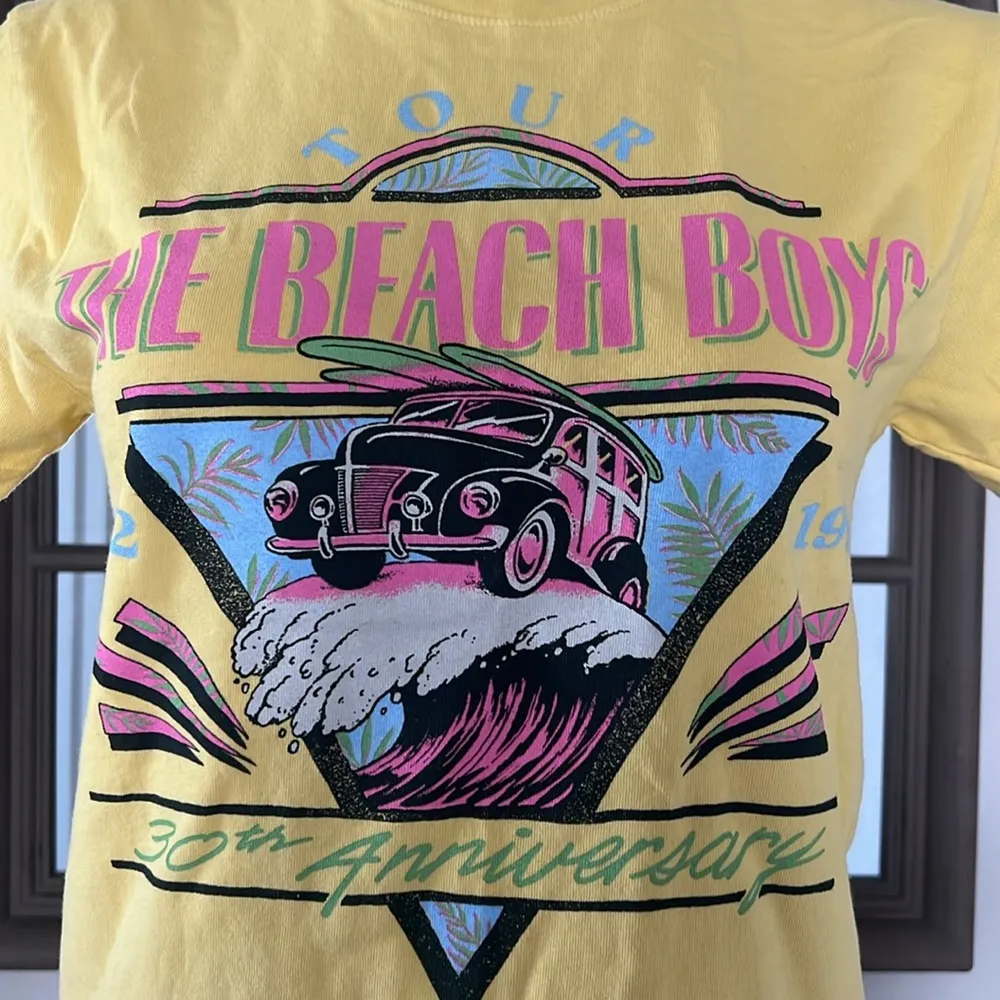 DAYDREAMER The Beach Boys 30th Anniversary Tour Tee in Yellow Bloom Size XS NWT - Image 9