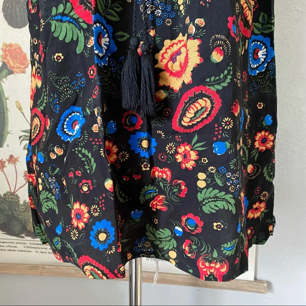 NWOT ModCloth Masterpiece Sleeveless Lace-Up Top in Folksy Floral Print - Image 3