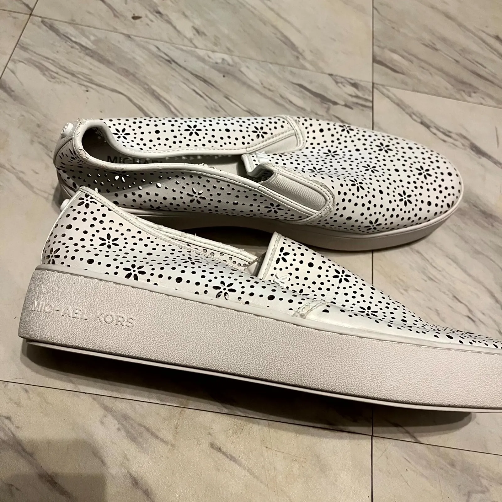 Michael Kors Kane HJ17K Womens 10M Shoes Ivory Leather Laser Cut Slip On Sneaker - Image 7