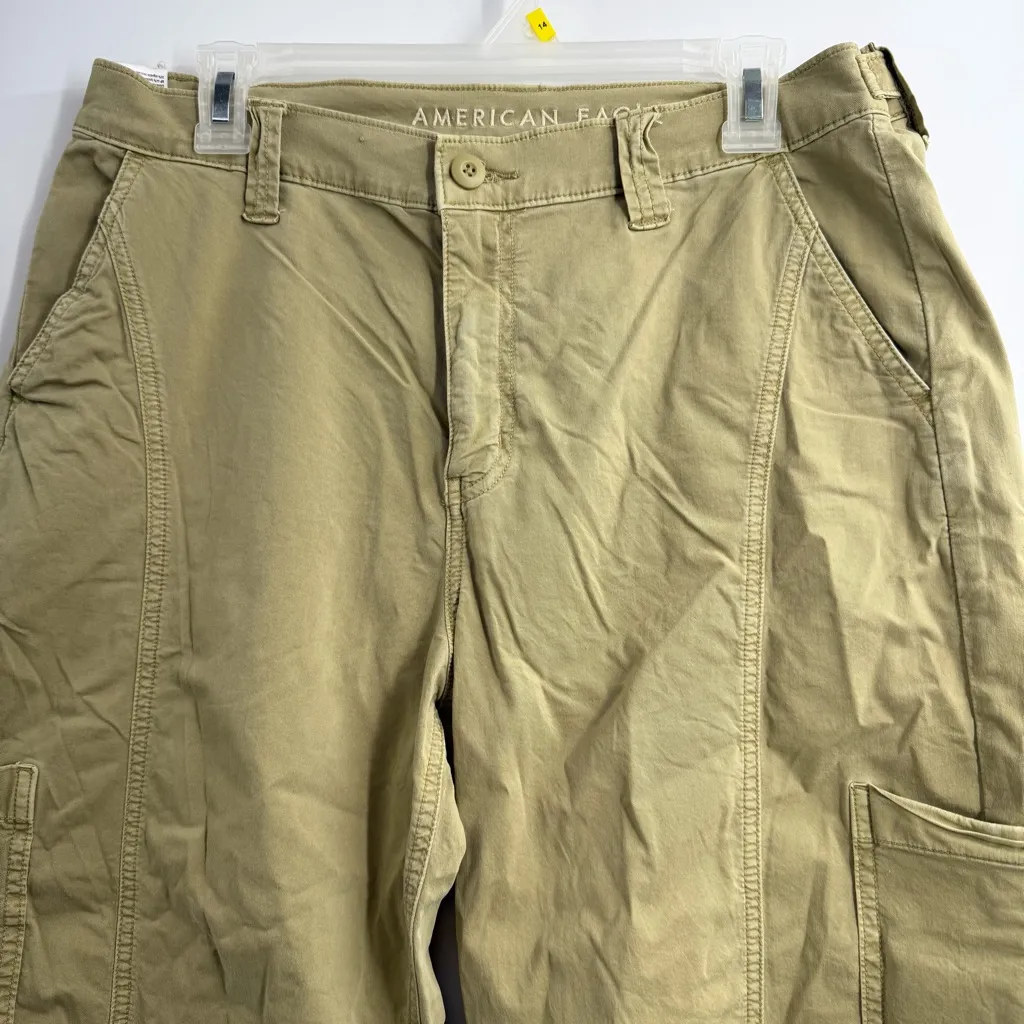 American Eagle stretch barrel leg cargo pants khaki olive tan size 10 Utility - Image 2