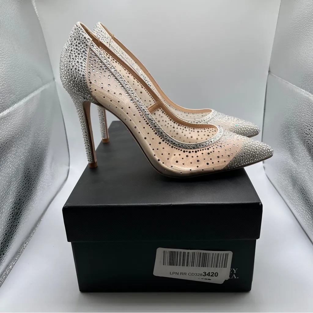 NWB badgley mischka size 8.5 heel
Weslee Crystal Embellished Evening Shoe bling - Image 4