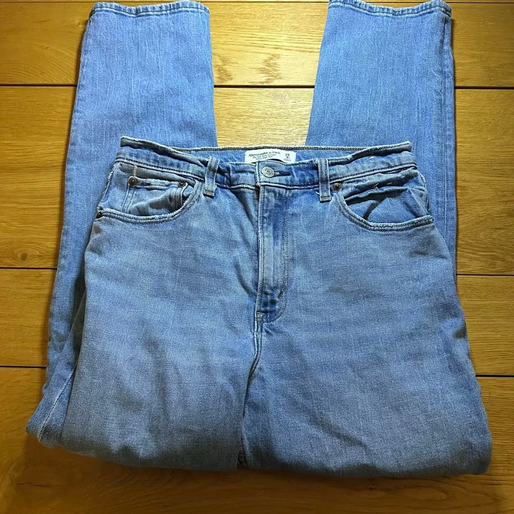 Abercrombie and Fitch 90s slim straight ultra high rise 29/8s - Image 2