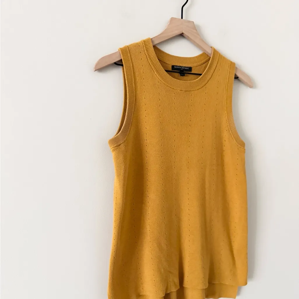 Bananas Republic Sweater Vest in Mustard Yellow Knit Size XS - Image 2