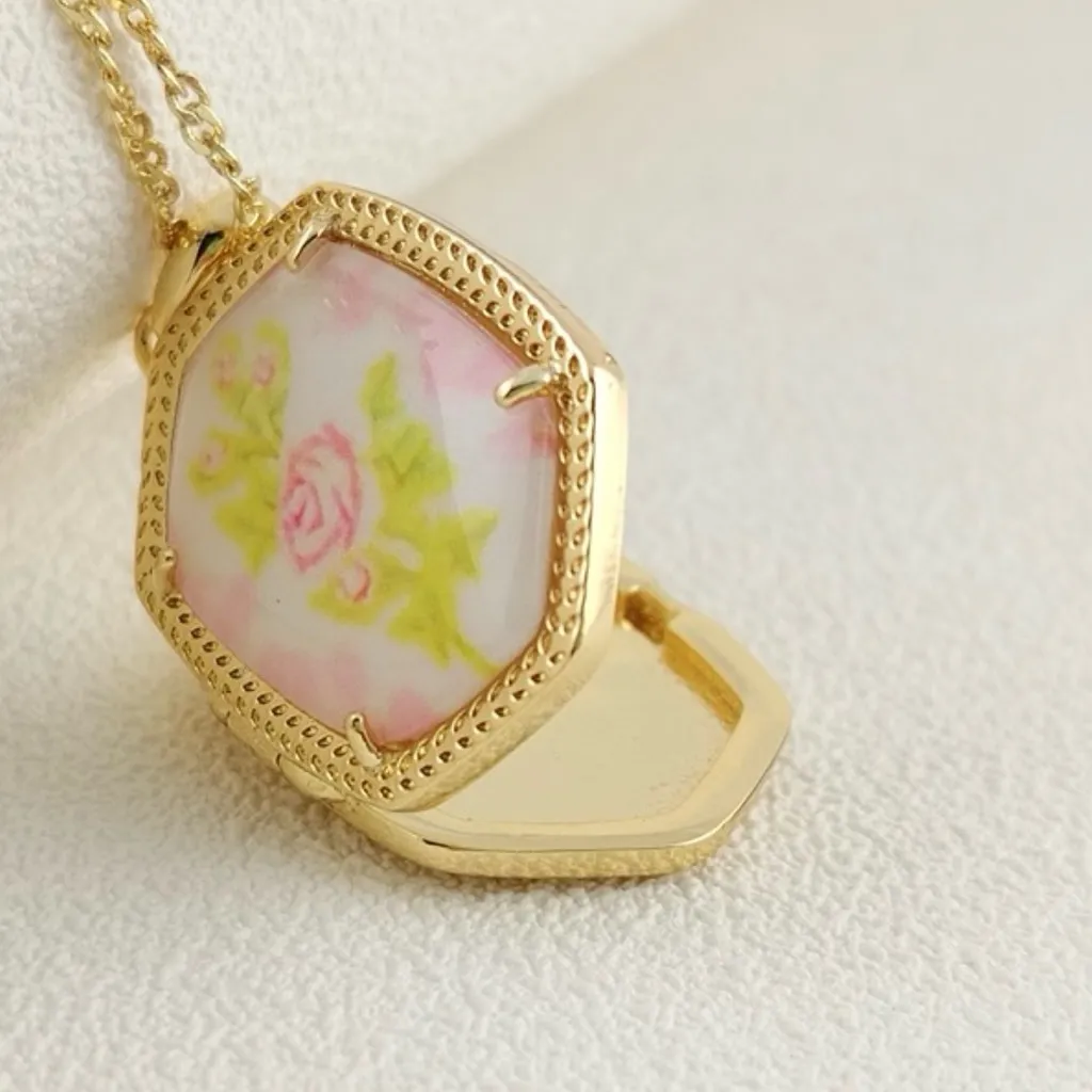 Kendra Scott x LoveShackFancy Daphne Gold Locket Necklace - Image 4