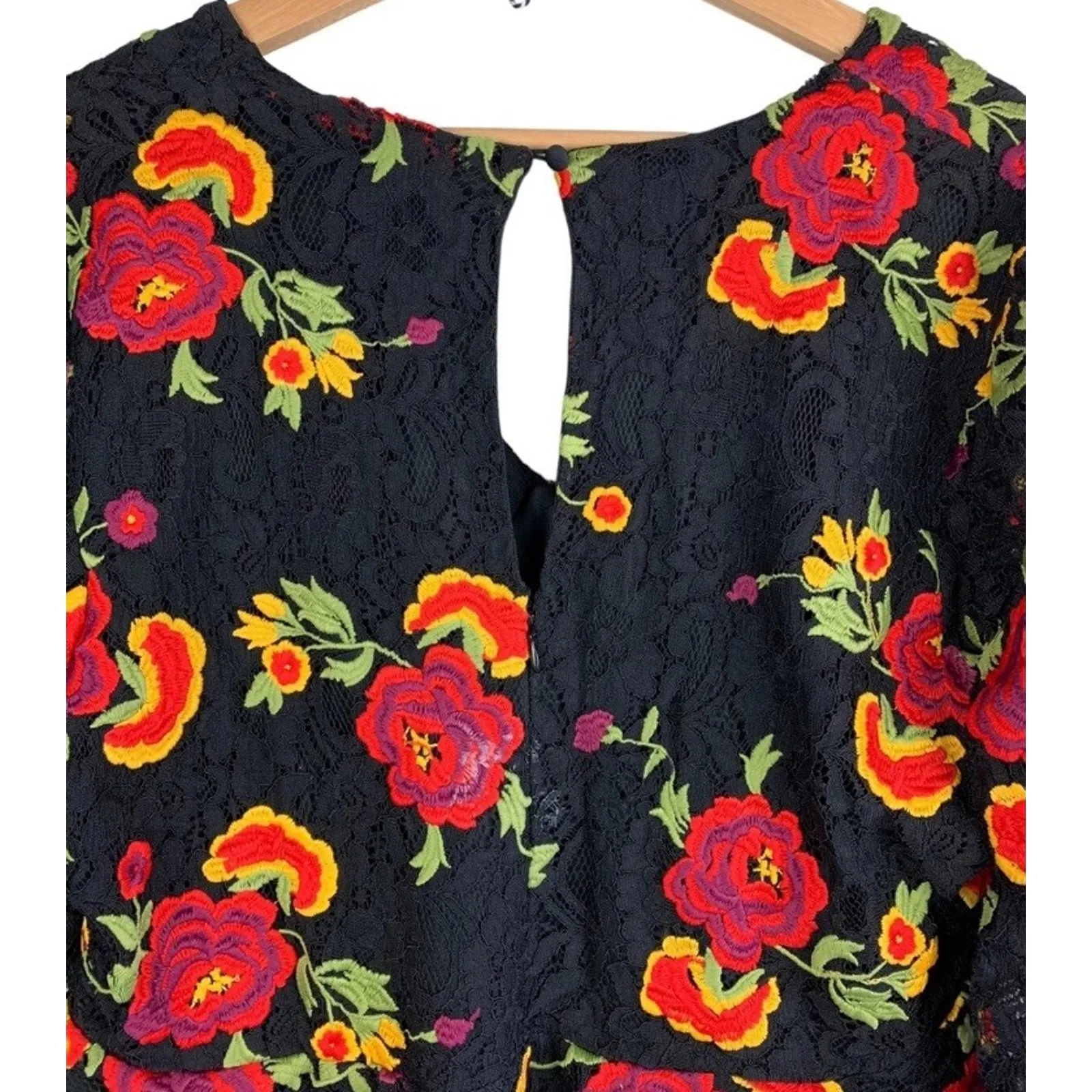 Alexia Admor Floral Embroidered Lace V-neck Black Blouse Top. Size S - Image 3