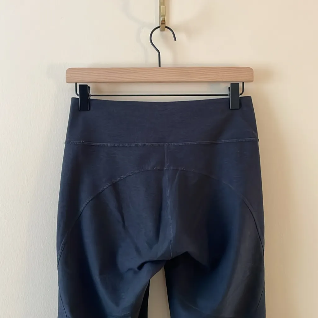 OUTDOOR VOICES Warmup 3/4 Length Leggings in Charcoal Gray Size M - Image 11