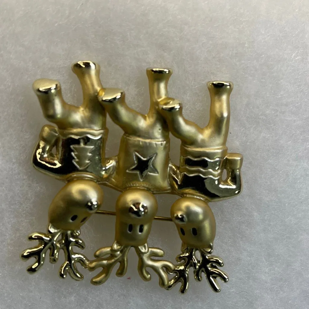 Vintage AJC three dancing deer gold tone brooch. - Image 2