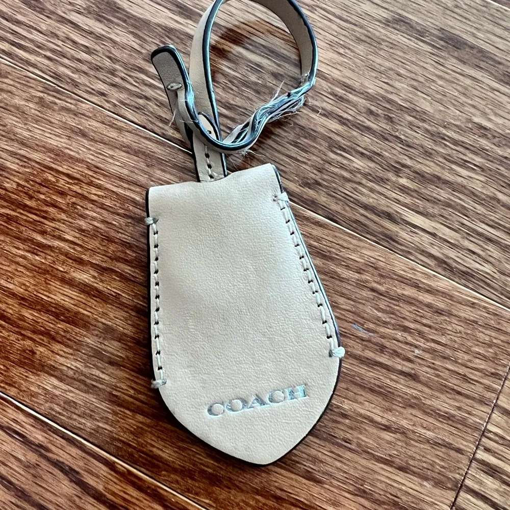 Coach cream leather purse hang tag - Image 3
