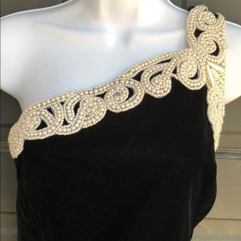 Vintage Jessica McClintock Black Velvet Dress with Pearls - Image 2