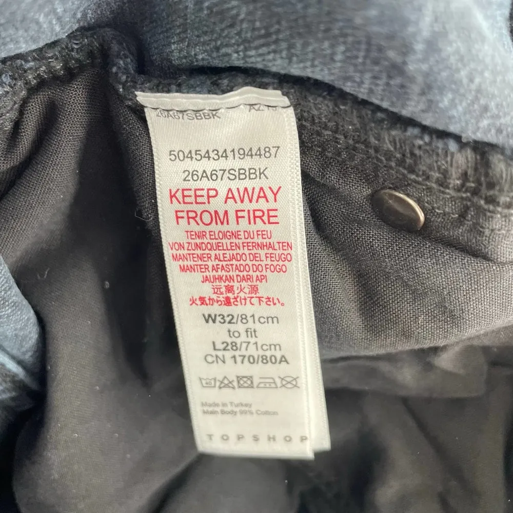 NWT Topshop Petite Cropped Straight Jeans with Raw Hem Washed Black Size 32P - Image 11