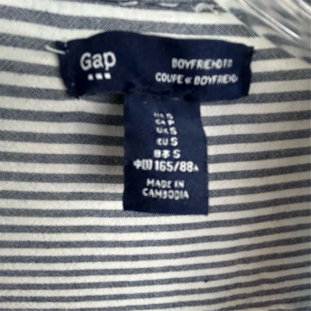 Gap Women's Striped Boyfriend Fit Button-Up Shirt Size S blue/white striped - Image 7
