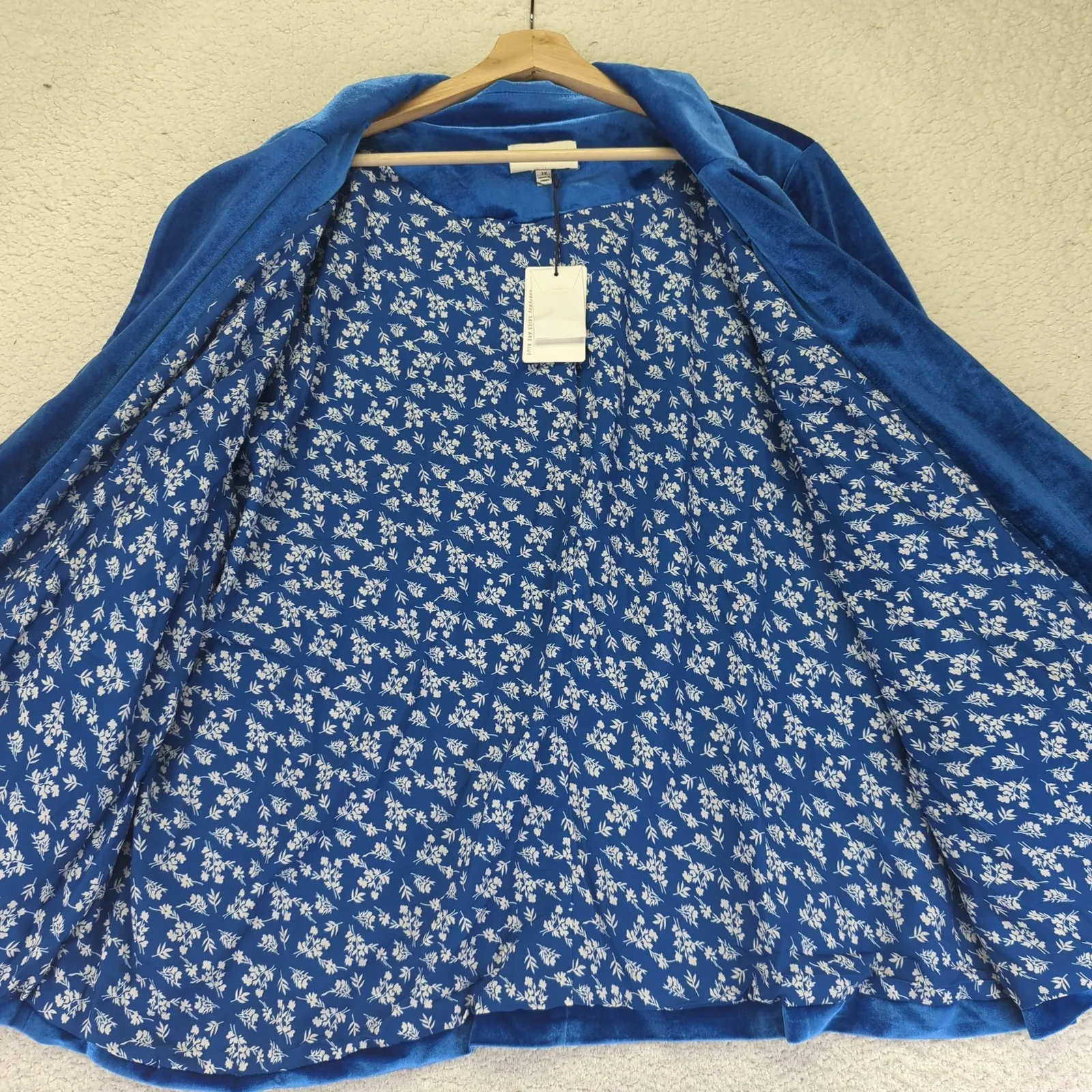 Skies Are Blue Curvy Blue Velvet Floral Lined Blazer Jacket Women's 3X - Image 3