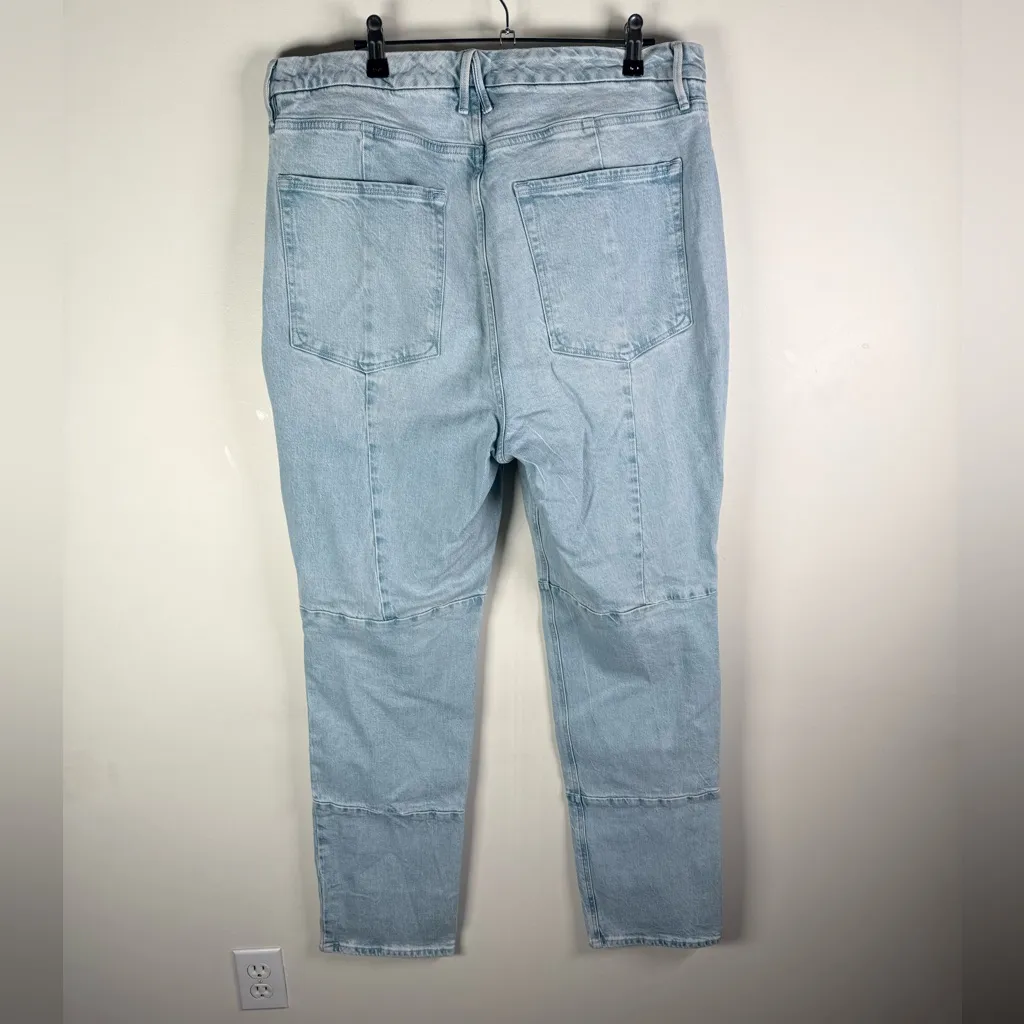 Good American Light Wash Sculpted Seam Straight Leg Jeans - Image 5