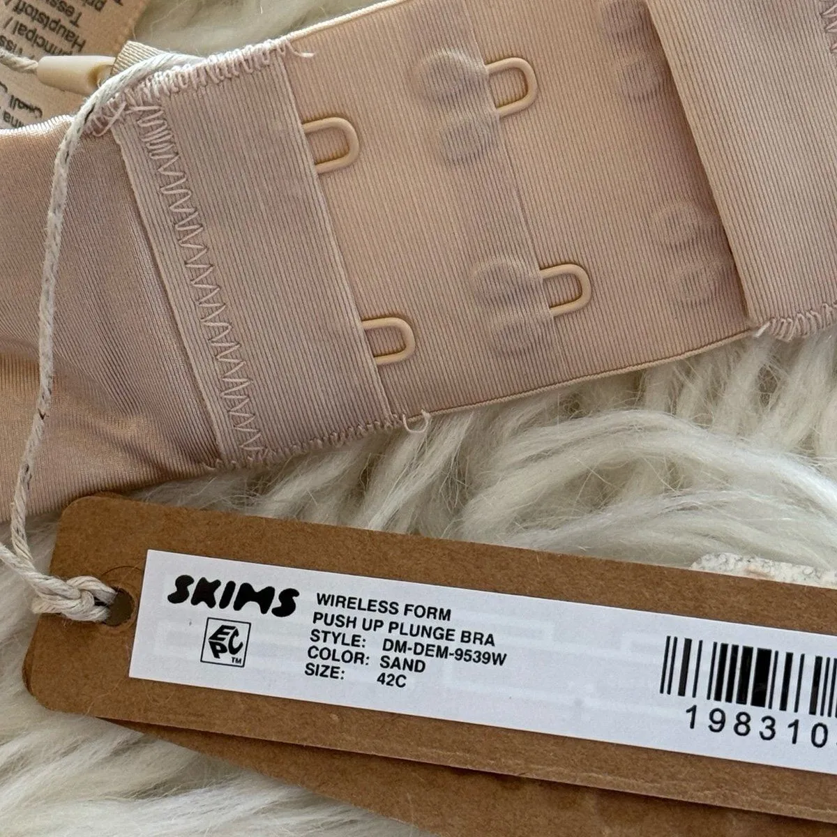 Skims Wireless Form Pushup Plunge Bra Sand Size 42C - Image 7