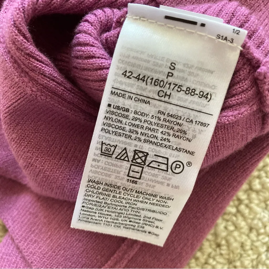 Banana Republic Asymmetrical Crew Neck Sweater Size Small Soft Stretch Purple - Image 8