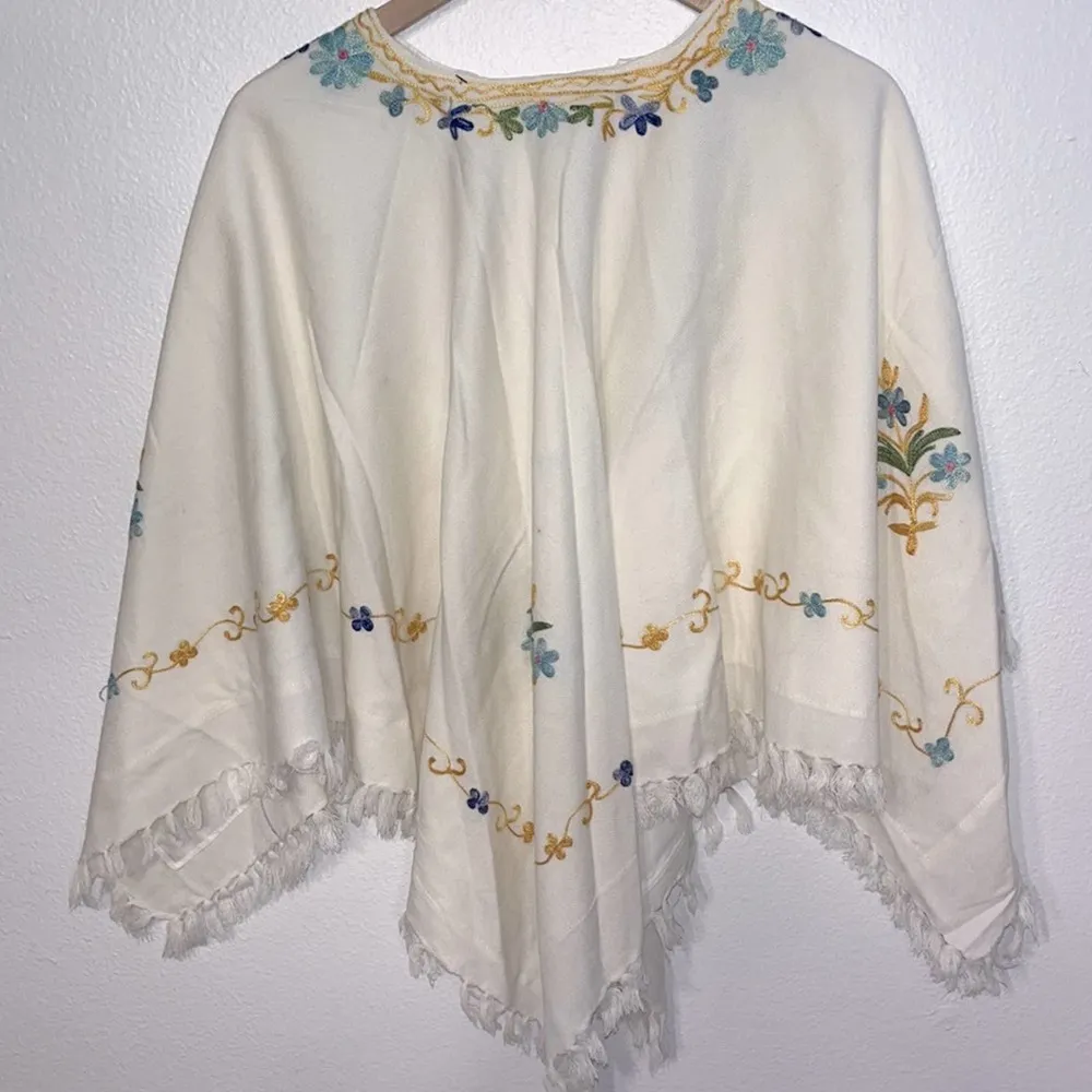 70s Vintage Floral Shawl Wrap Fringe White Blue Flower Power Hand Embroidered Size XXL - Image 5