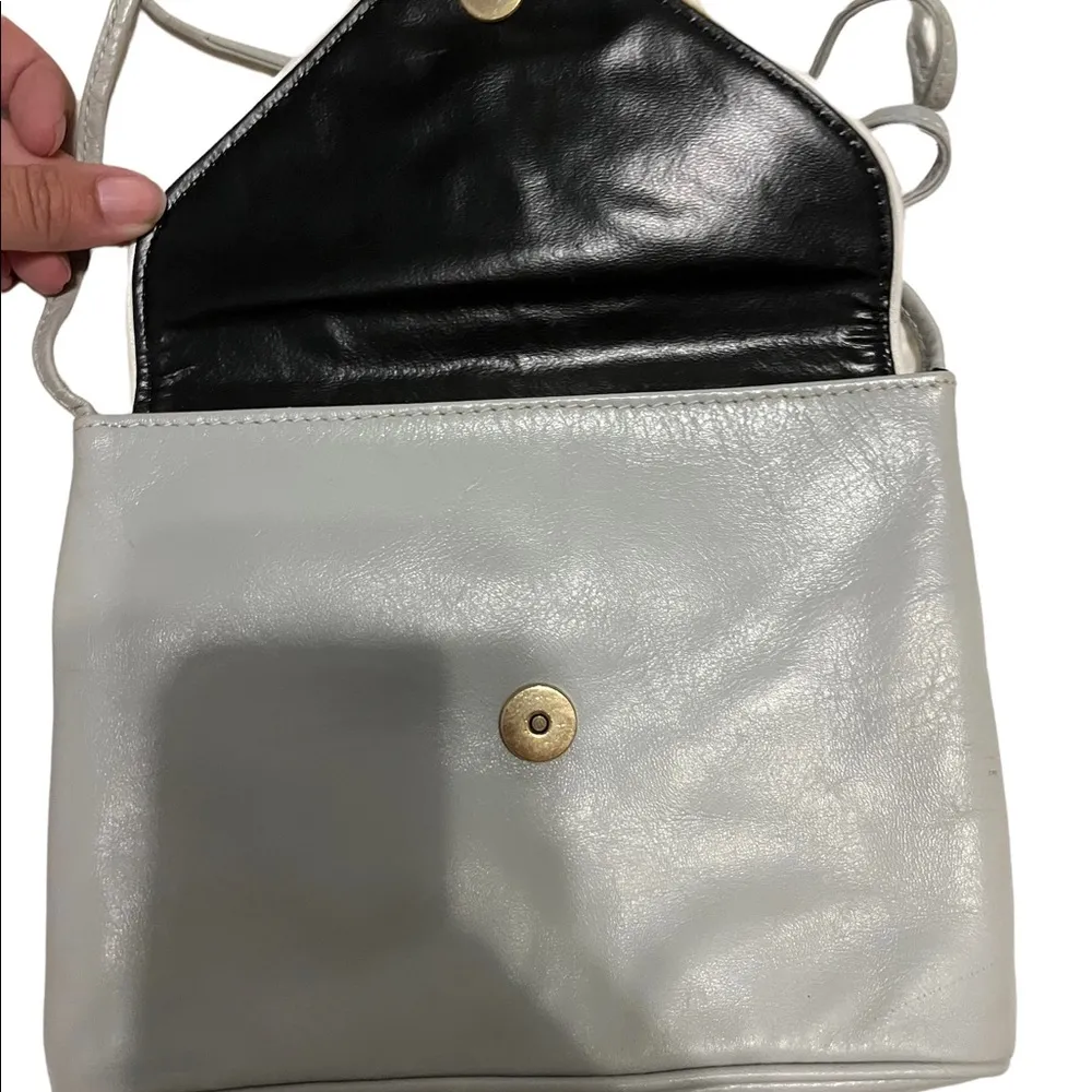 Saks fifth avenue Italy vintage grey leather crossbody bag - Image 6