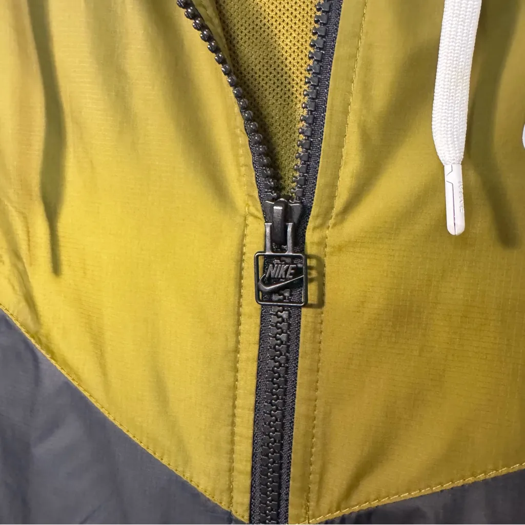 Nike sportswear women’s Windrunner Jacket - Image 3