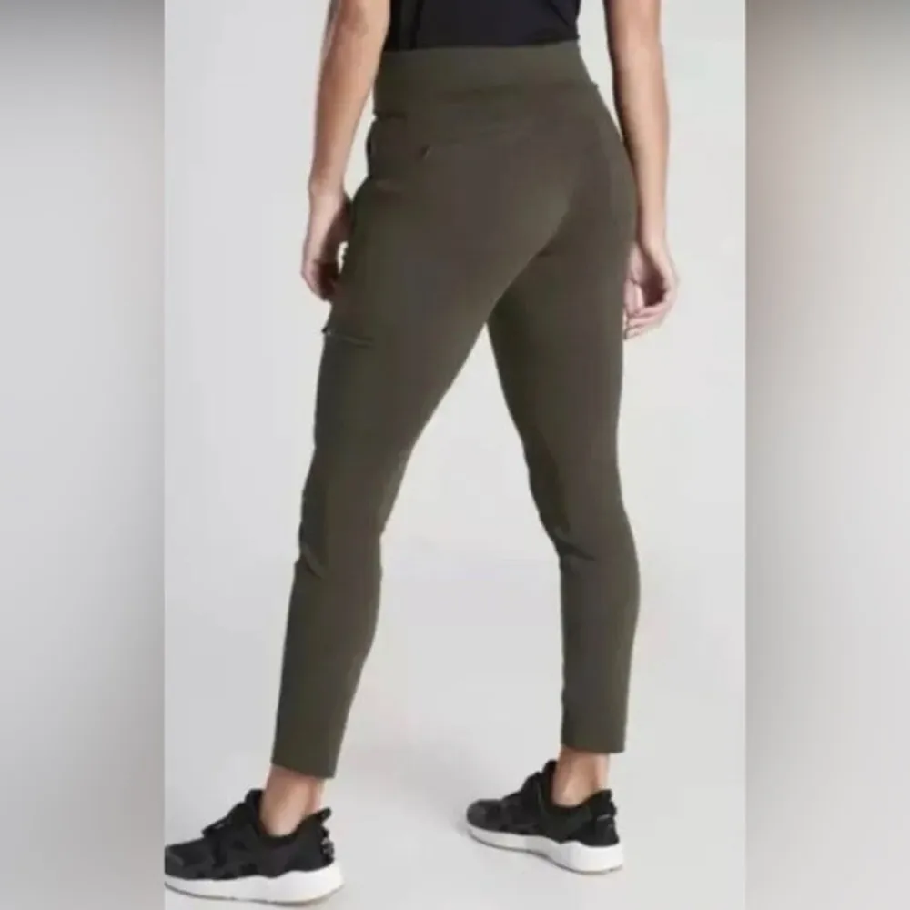 Athleta Headlands Hybrid Cargo, Size 4 - Image 2