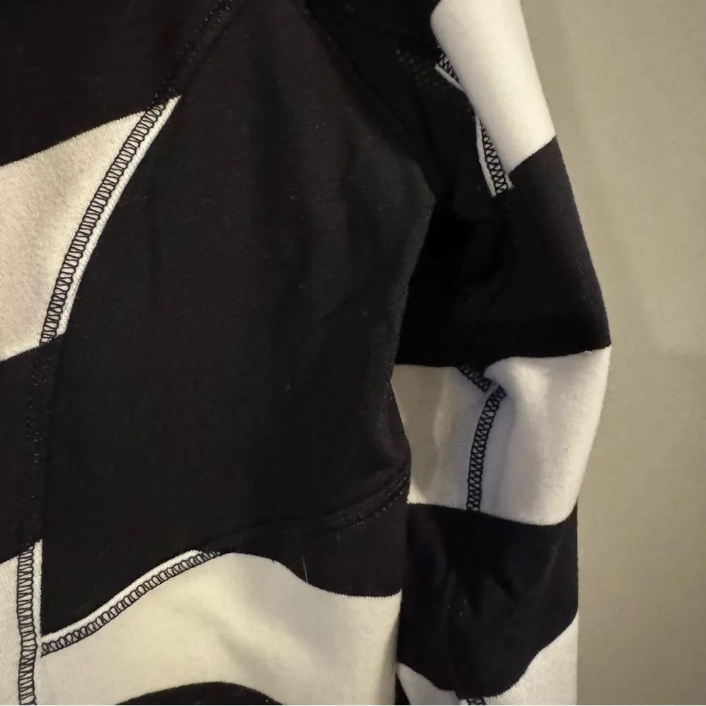 Lululemon Striped Base Runner Long Sleeve - Image 13