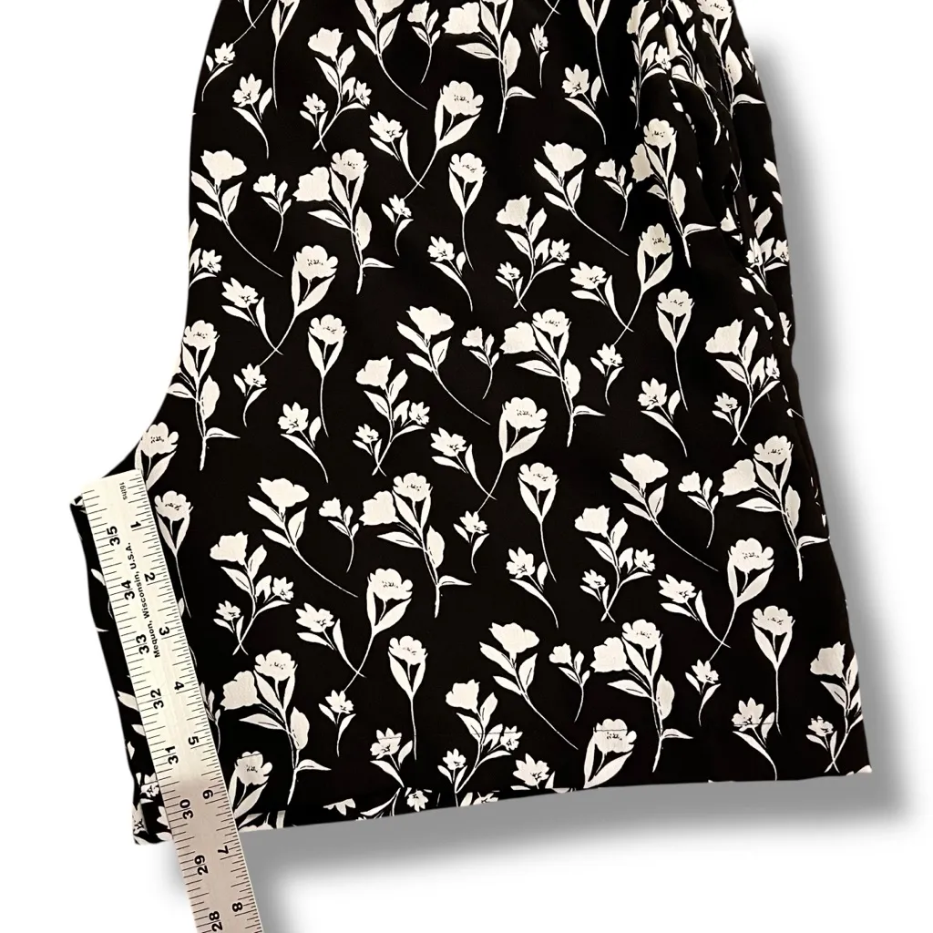 Simply Vera Vera Wang Womens Shorts Sz S Lined Black White Flowers Pockets A-6 - Image 7