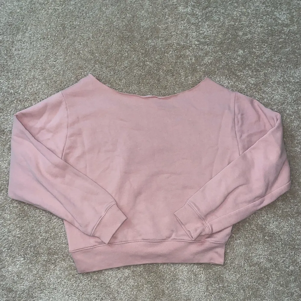 vs pink pink and black off the shoulder sweatshirt - Image 5