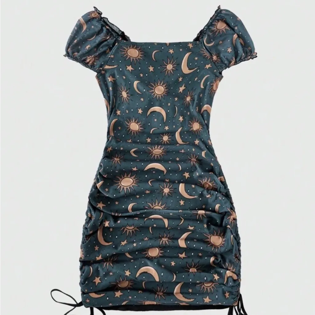 NWT Romwe Hippie Sun & Moon Graphic Drawstring Ruched Dress: Size MEDIUM - Image 7