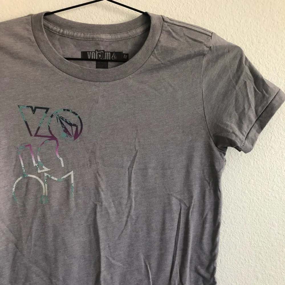 Volcom Grey Tee. Size Medium - Image 2