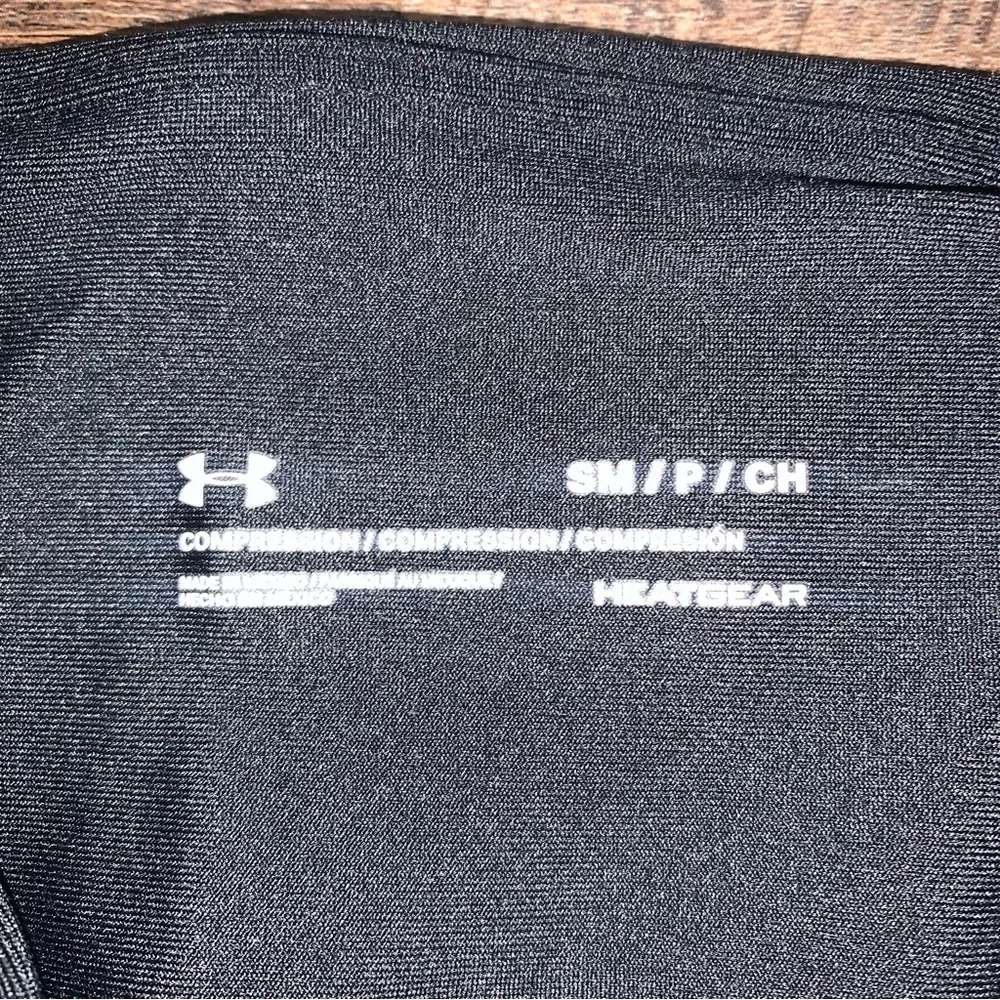 Under Armour Compression Black Leggings with White spiral detail Size Small - Image 5